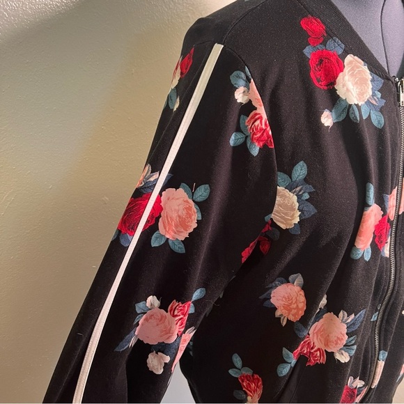 Torrid Black Floral Zipper Jacket 3X - Picture 7 of 11